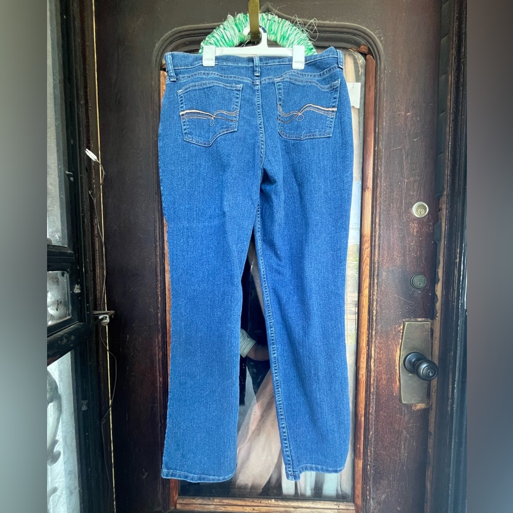 Classic Blue Women's Jeans EUC - Picture 2 of 5